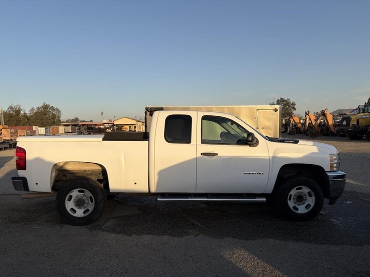 2013-chevrolet-2500-image-8