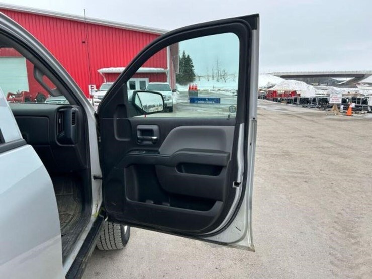 2018-chevrolet-silverado-2500hd-image-37