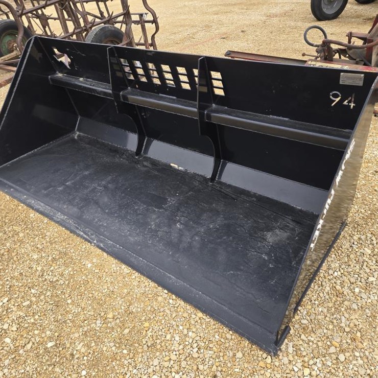 #7937 • NEW INDUSTRIAS AMERICA 94" SKID STEER SNOW BUCKET