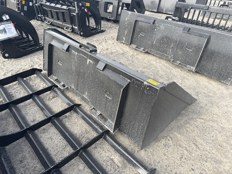 #2098-•-unused-66"-skid-steer-bucket-w/blade-inv#-42350-image-4