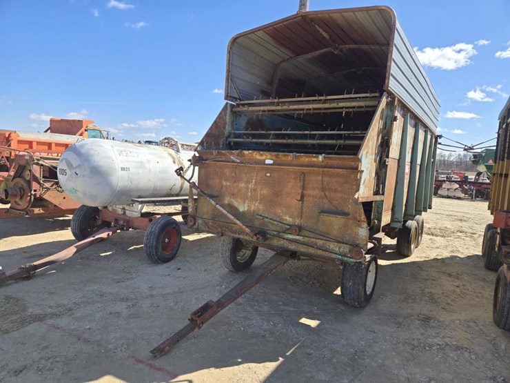 #246-•-forage-king-tandem-axle-silage-wagon-image-2