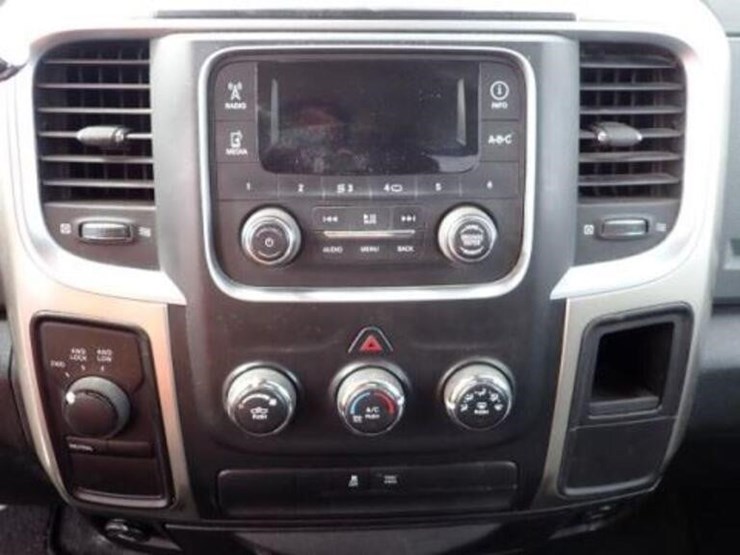 2013-ram-1500-slt-image-17