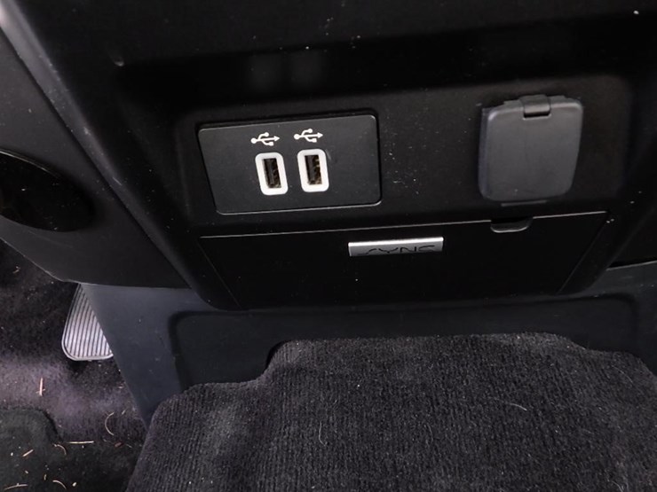 2016-ford-f150-image-35