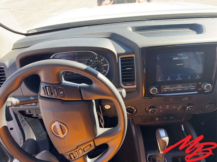 2022-nissan-frontier-sv-image-13