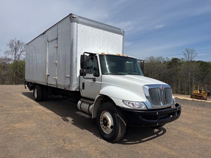 2016-international-ma025-single-axle-box-truck-image-1