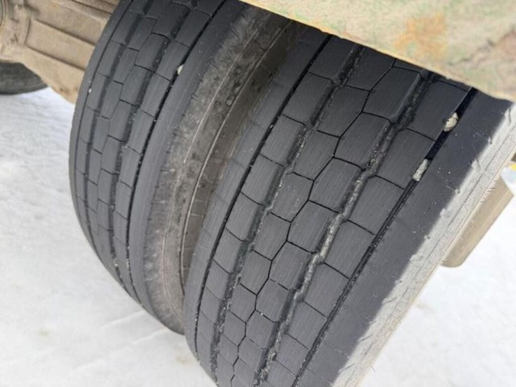 2022-isuzu-nrr-image-36