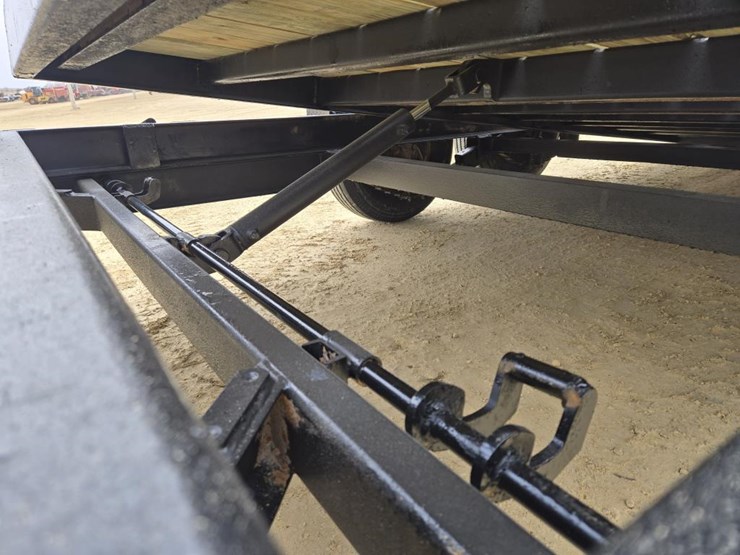 2015-big-tex-car-hauler-image-12