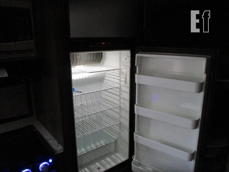 2020-jayco-jay-flight-rocky-mountain-edition-242bhs-image-11