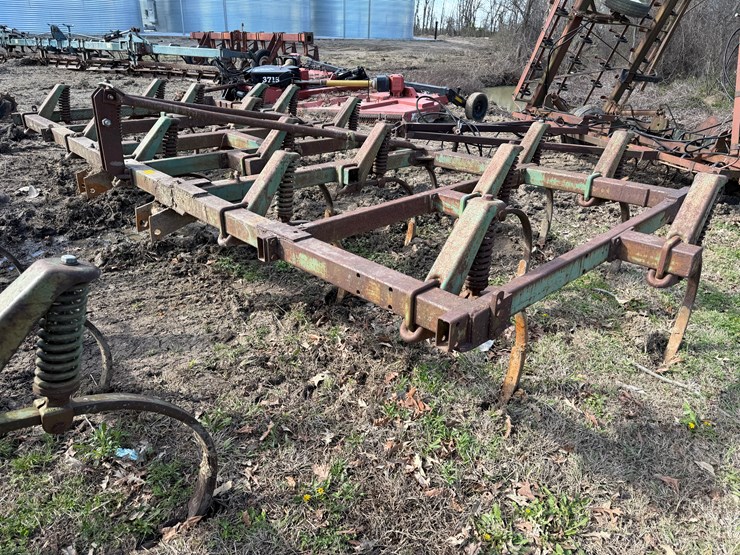 john-deere-17-image-1