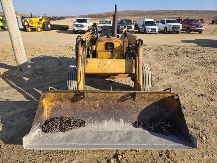 john-deere-300-image-4