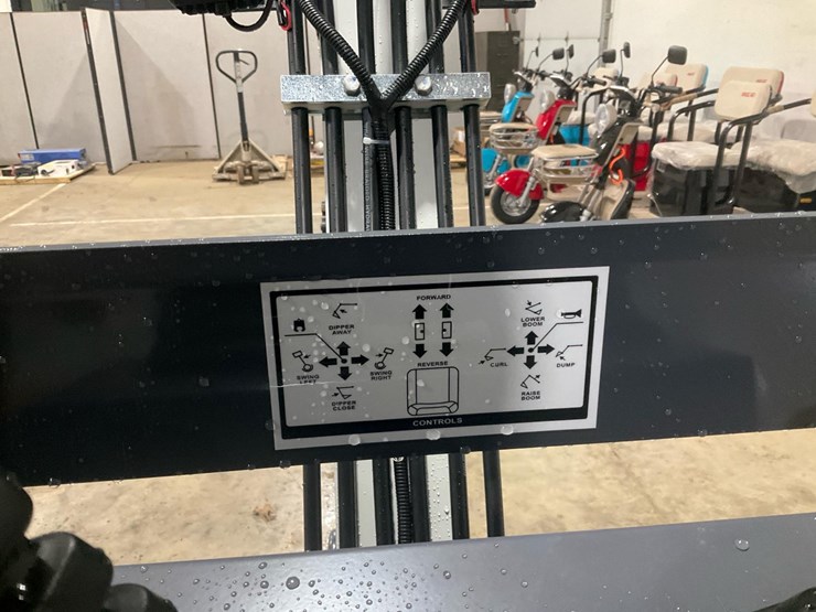 #1601-•-unused-2025-bttl12-excavator-image-21