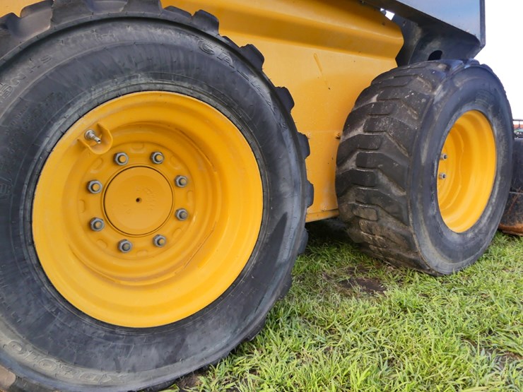 2024-deere-320g-image-6