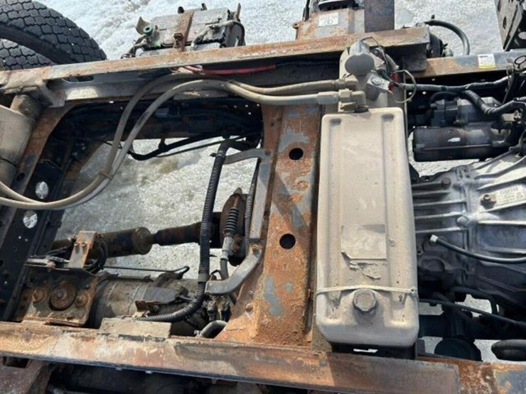 2015-isuzu-nrr-image-38