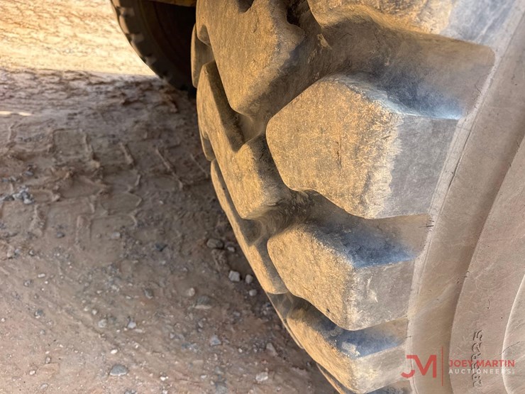 caterpillar-745-image-6