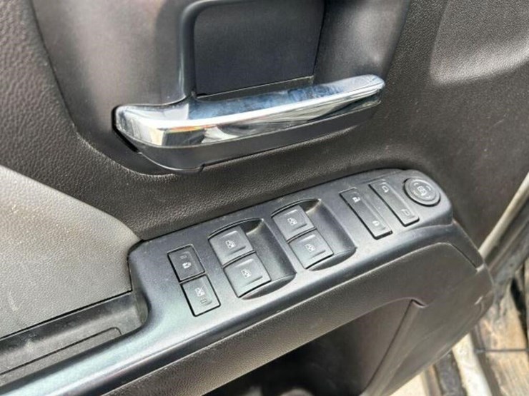 2018-chevrolet-silverado-2500hd-image-32