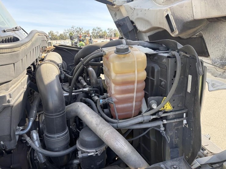 2012-international-workstar-7400-image-8