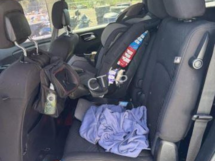 2012-dodge-journey-sxt-image-15