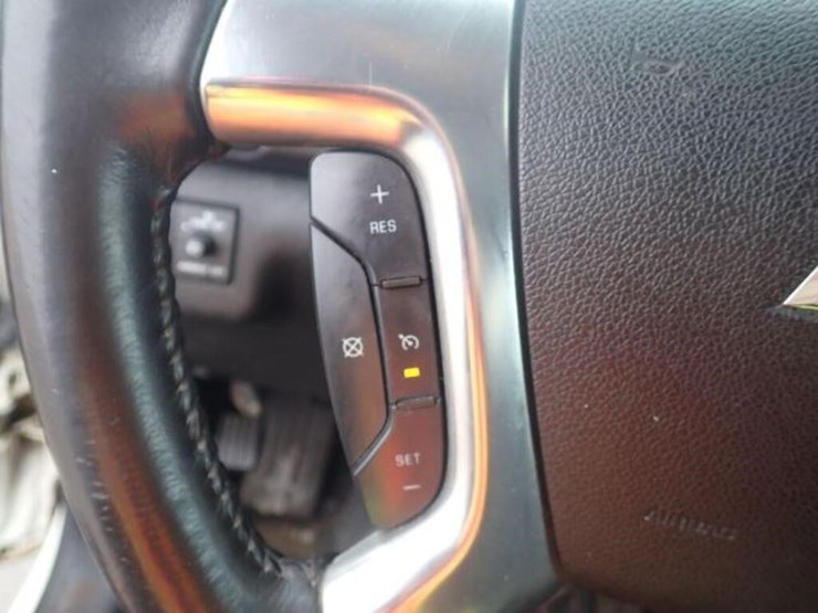 2015-chevrolet-traverse-image-21