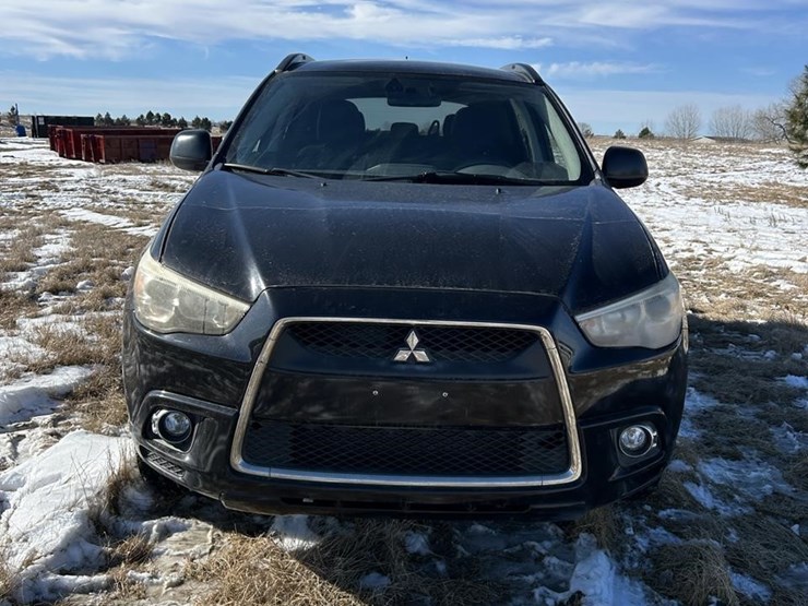 2011-mitsubishi-outlander-image-2