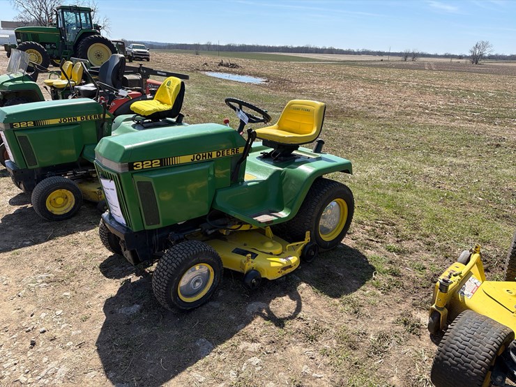 john-deere-322-image-13