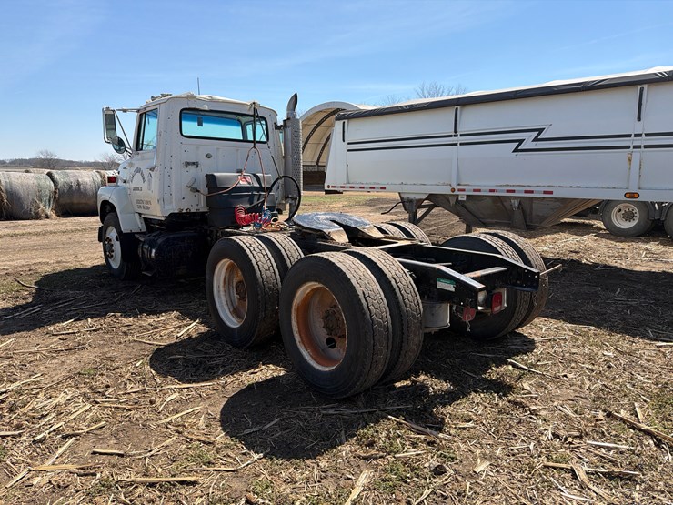 1989-ford-l9000-image-10