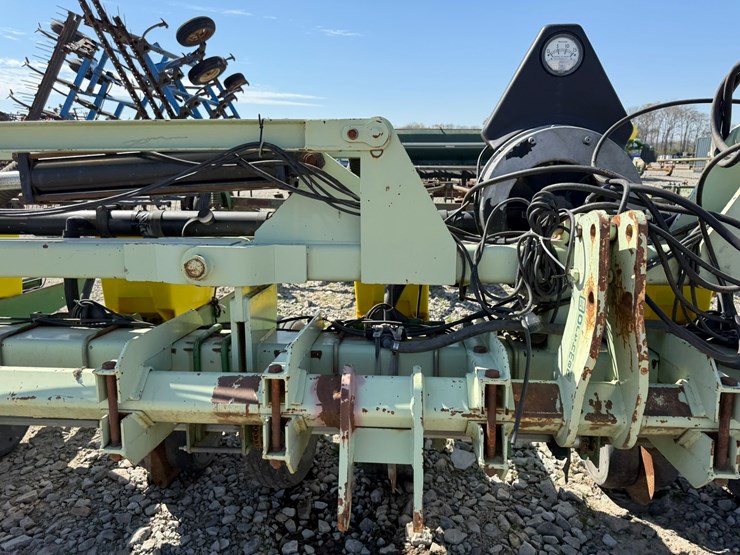 john-deere-12-image-31