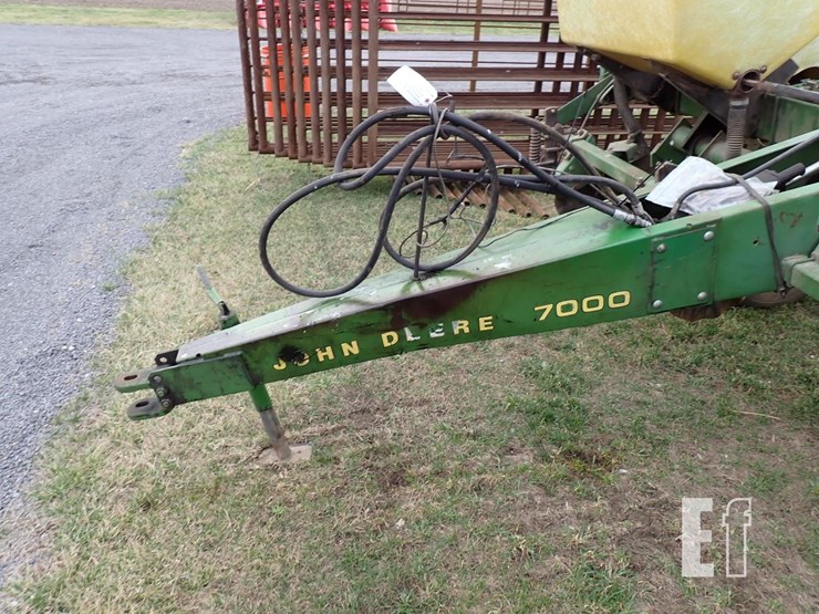 john-deere-7000-image-11