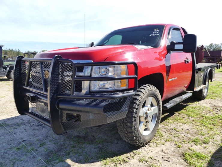 2013-chevrolet-silverado-2500-image-1