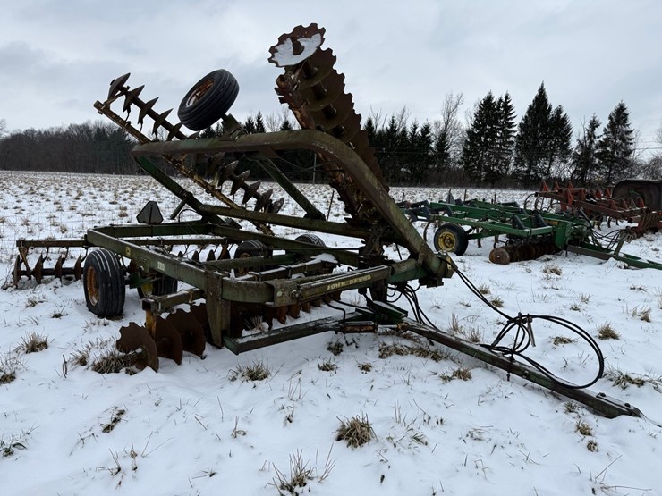 john-deere-220-image-2