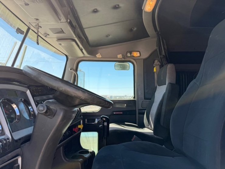 2015-kenworth-t800-image-9