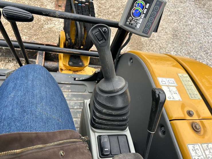 2020-caterpillar-303-image-23