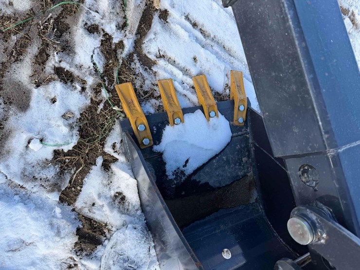 2025-landhonor-backhoe-image-8