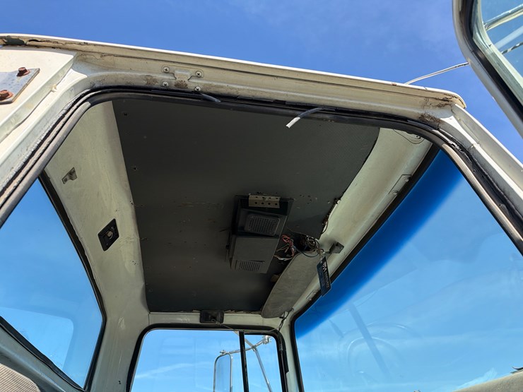 1989-ford-l9000-image-4