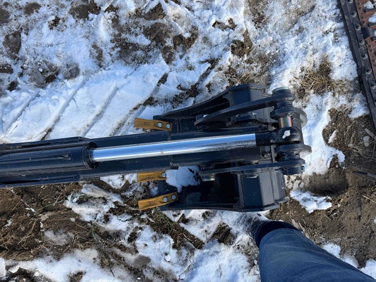 2025-landhonor-backhoe-image-9