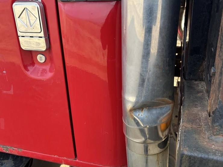 2002-international-4700-image-22