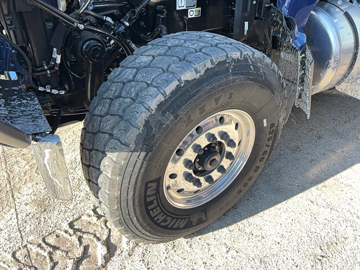 2026-peterbilt-567-image-24