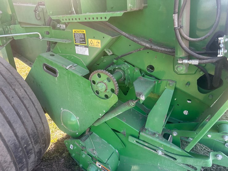 2021-john-deere-560m-image-11