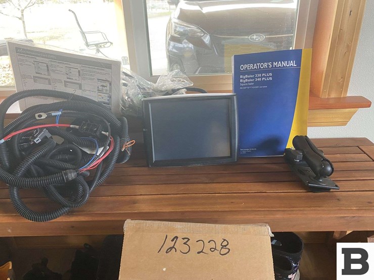 2022-new-holland-340s-image-50