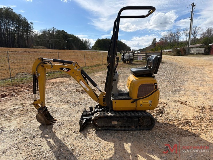 2018-caterpillar-300.9d-image-2