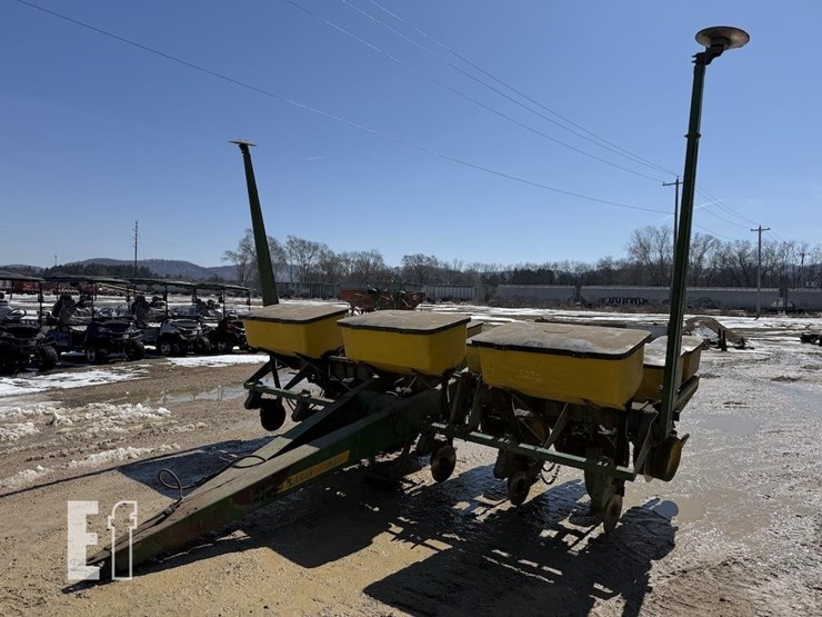 john-deere-7000-image-1