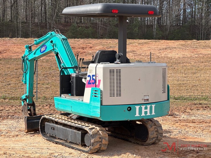 ihi-25gx2-mini-excavator-image-1