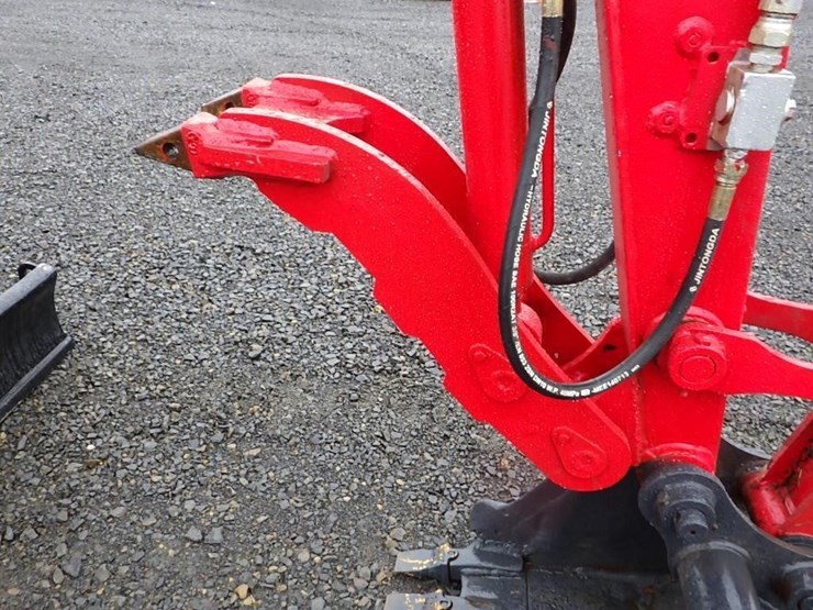 2013-yanmar-vio35-5b-image-23