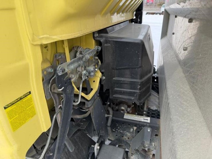 2022-isuzu-nrr-image-19