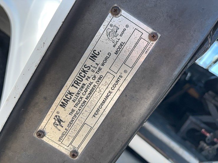 mack-rd688s-image-12