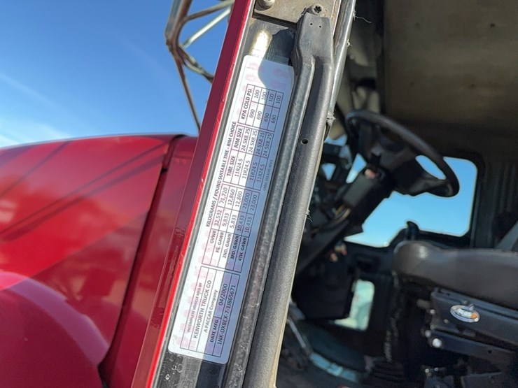 2001-kenworth-t800-image-18