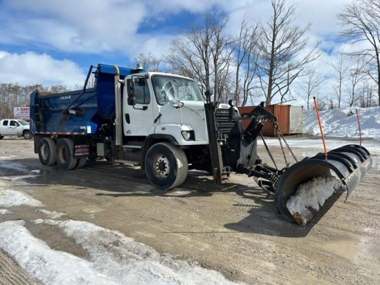 2013-freightliner-108sd-image-11