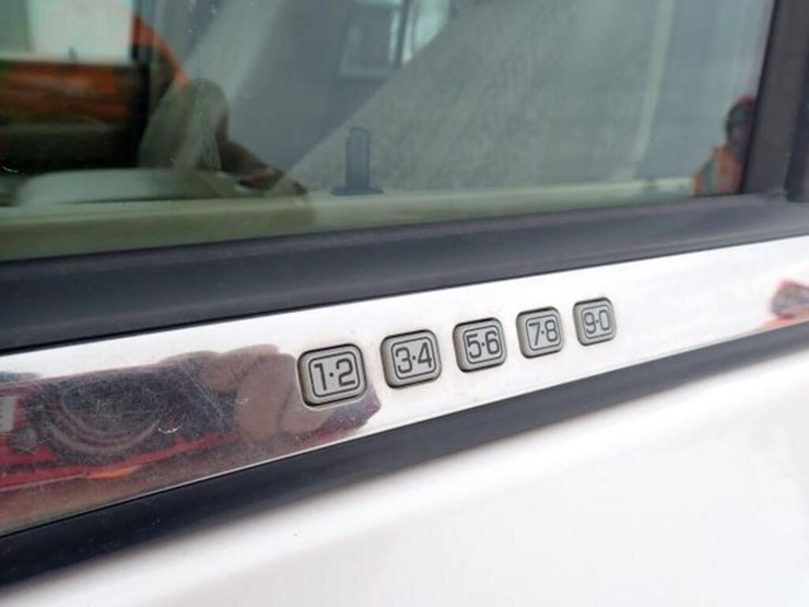 2009-lincoln-navigator-image-86