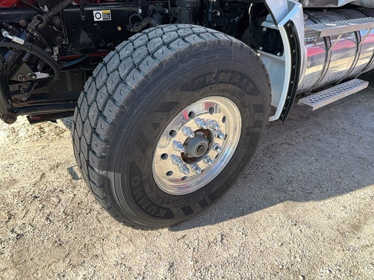 2017-kenworth-t880-image-25