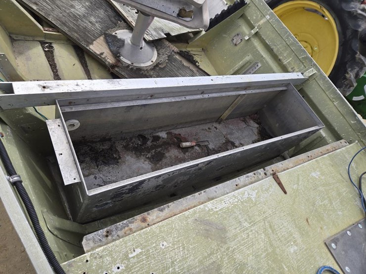 #387-•-polar-kraft-pond-boat-and-trailer-image-5