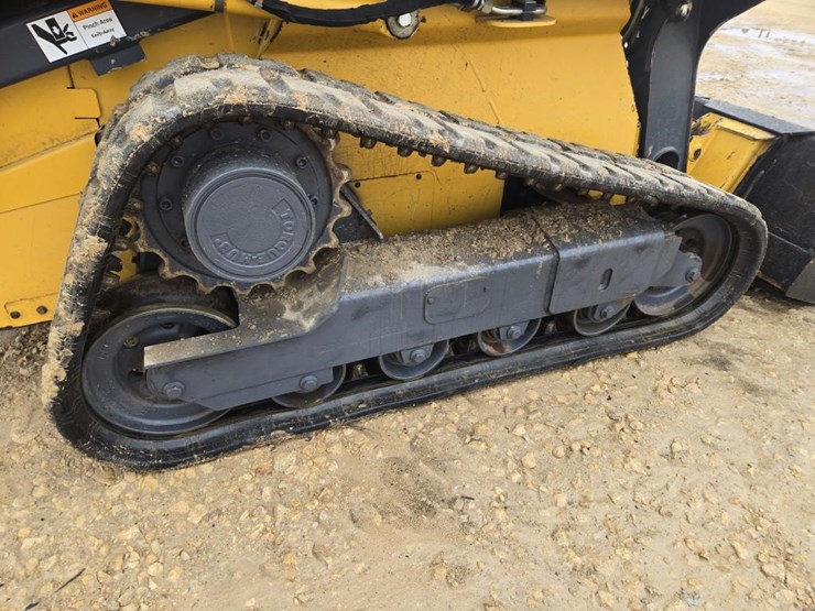 2012-deere-319d-image-11